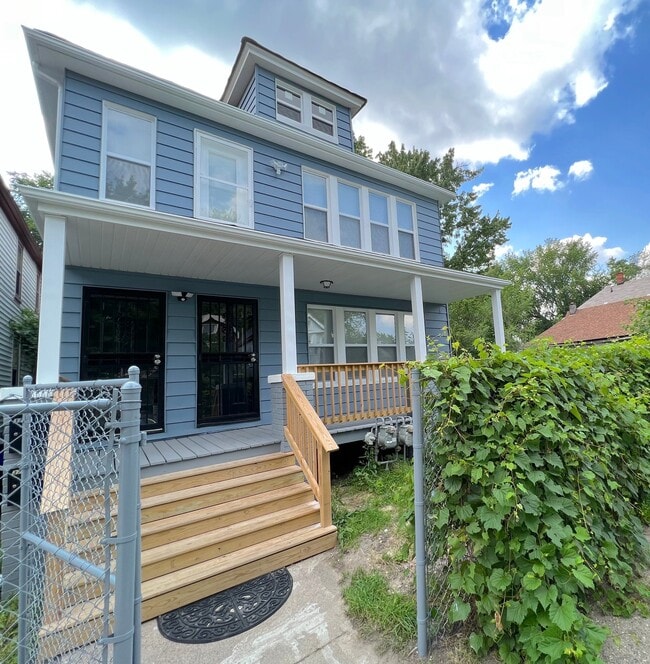 Photo - 3761 Maxwell St