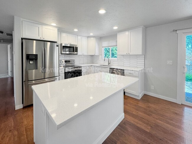 Photo - 2918 N Redway Rd