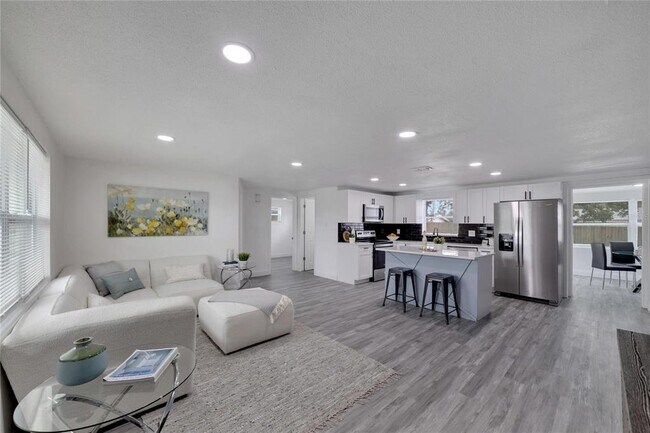 Photo - 4012 Valencia Dr