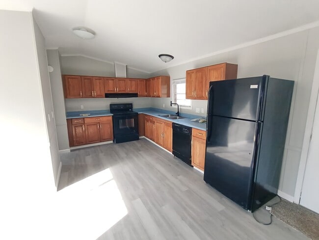 Building Photo - 83 Deerwood Park