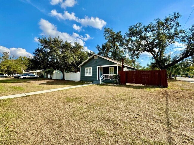 Photo - 1601 E Maple Ave