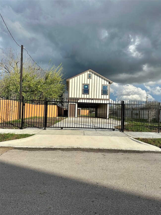 Photo - 8321 Coma St