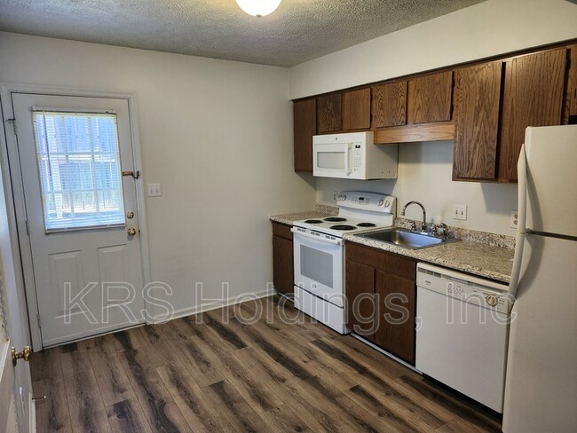 Photo - 211 S Waverley St