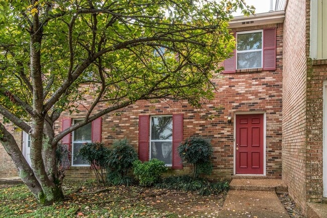 Building Photo - Coming soon! Nice remodel of townhouse Con...