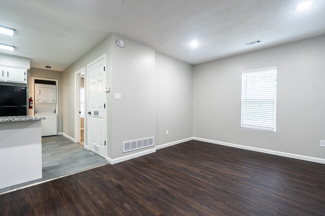 Building Photo - 911 Ohio St Rental