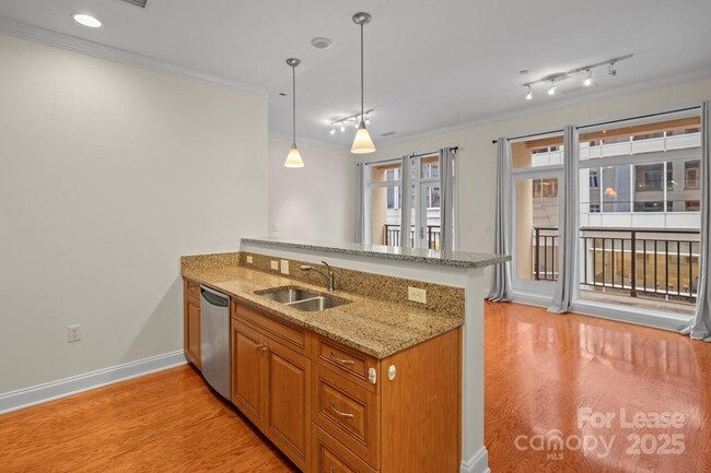 Photo - 230 S Tryon St Unidad 409 Rental