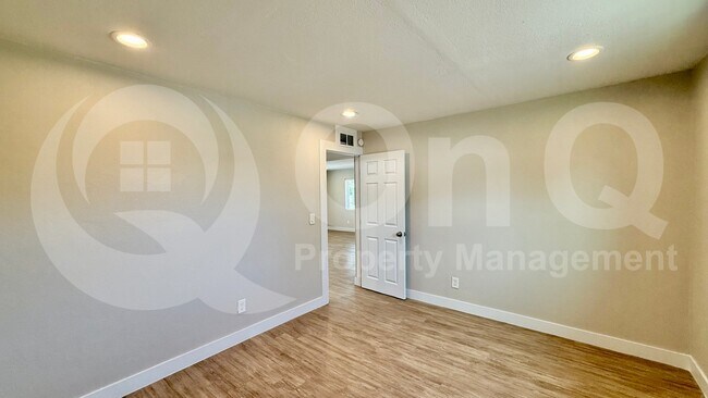 Photo - 231 S 1st St