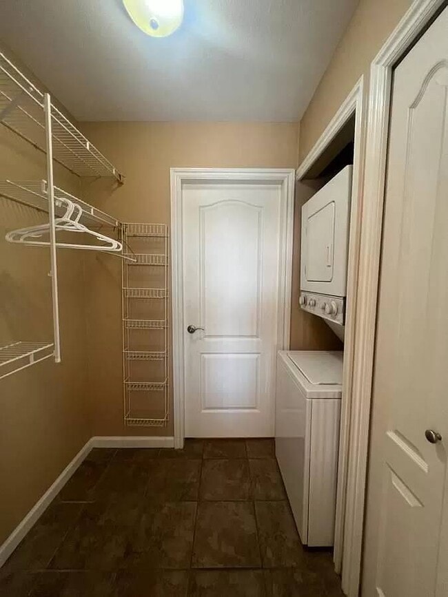 Photo - 33150 4 Av Unit 209