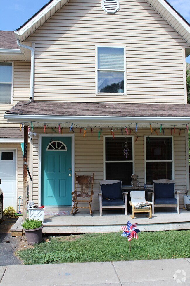 Building Photo - 185 Caywood Ct Rental