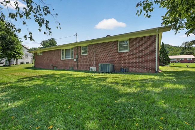 25355 Lee Hwy