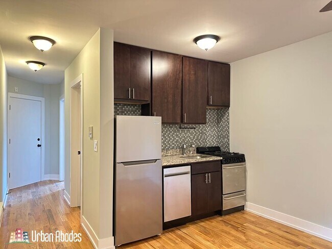 Photo - 816 W Cornelia Ave Unit A