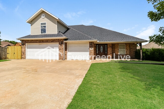 Building Photo - 700 Spur Ln