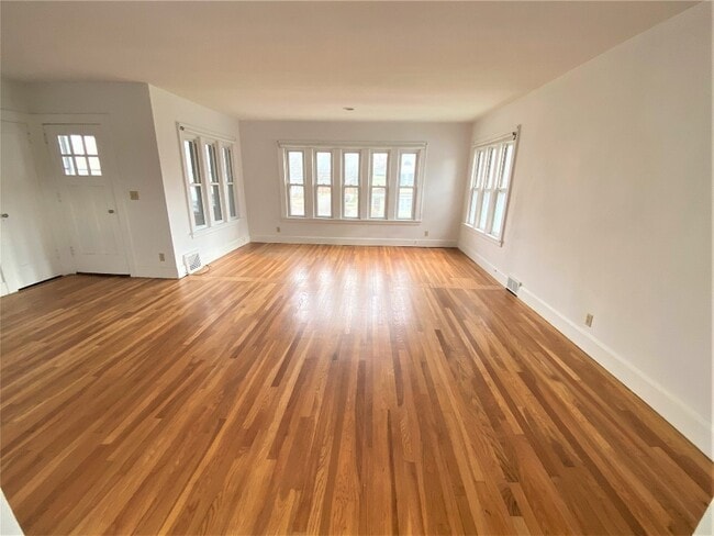 Photo - 105 Helen St Unit 2