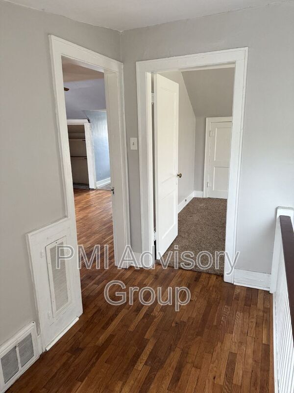 Photo - 700 SW Macvicar Ave