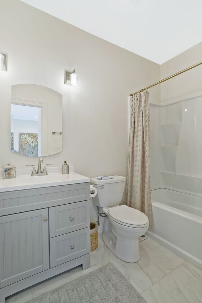 Photo - 1 Bed, 1 Bath Garage Apartment in Westhaven