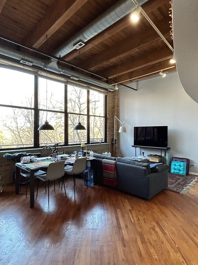 Photo - 1601 S Indiana Ave Unit 212