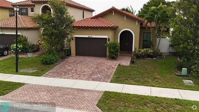 Building Photo - 4914 NW 48th Ln Rental
