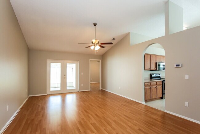 Photo - 2047 Sarah Louise Dr