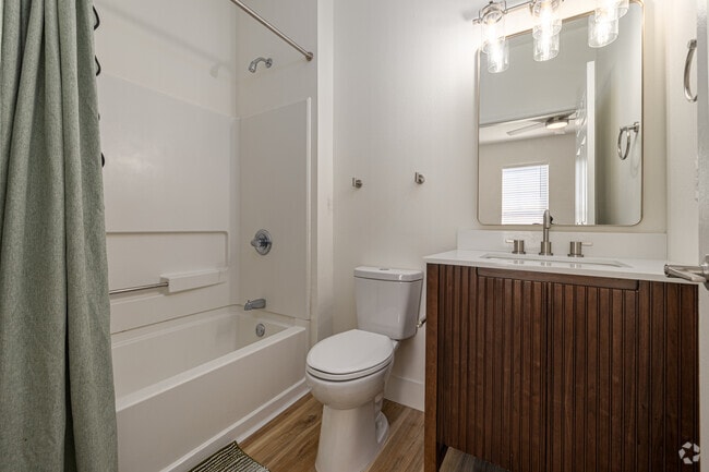 4BR, 4BA - 1,444SF: Bathroom