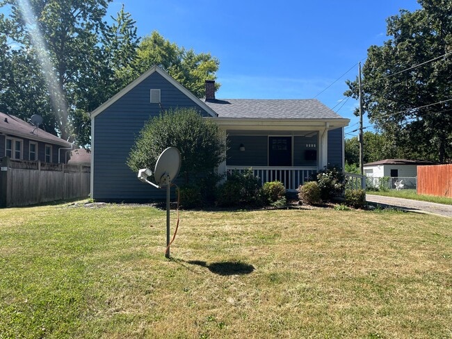 Building Photo - 1316 N Riley Ave