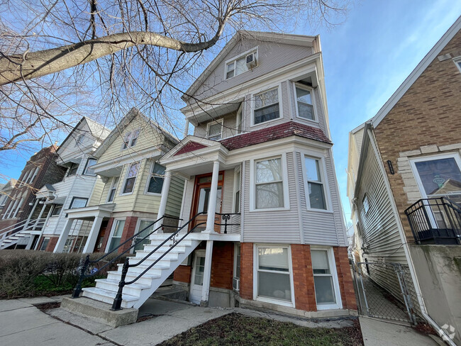 Building Photo - 3441 N Oakley Ave Rental