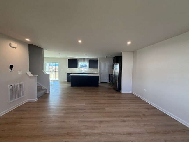 Photo - 59 Glacier Ave