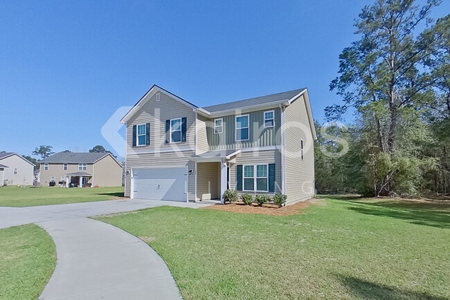 Photo - 108 Lord Effingham Wy