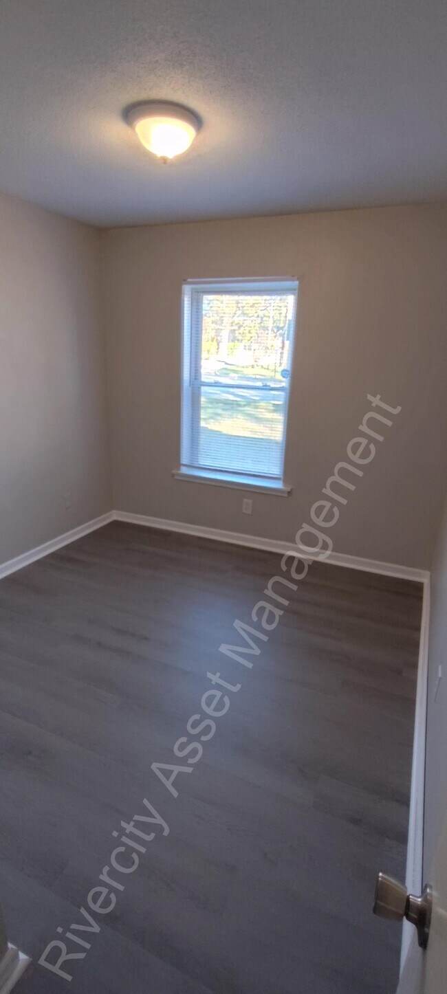 Photo - 107 Loraine Rd