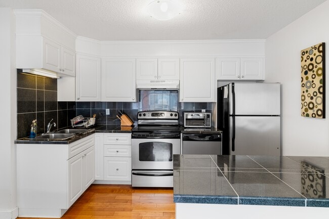 Building Photo - 2151 Hamilton St Unit 8