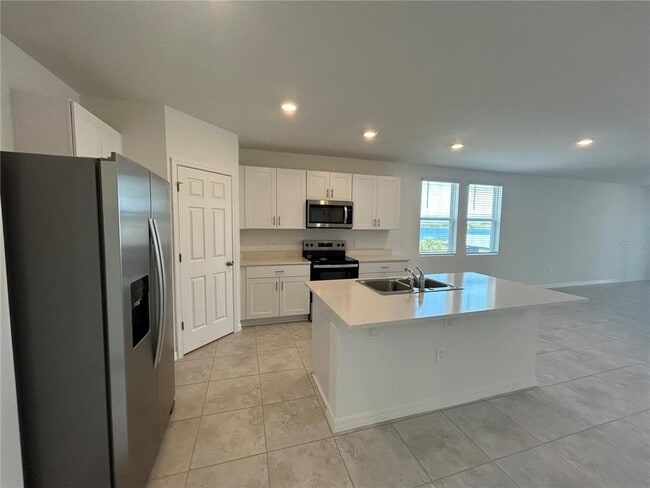 Photo - 800 Griffon Ave