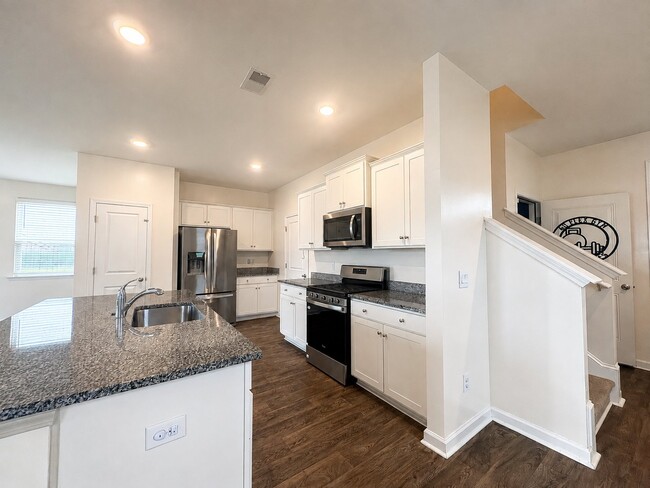Photo - 169 Oakwood Blvd