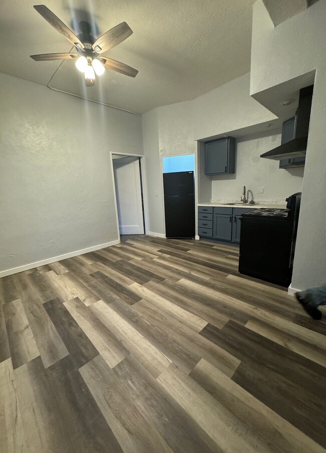 Building Photo - 3302 E Mishawaka Ave Unit D Rental