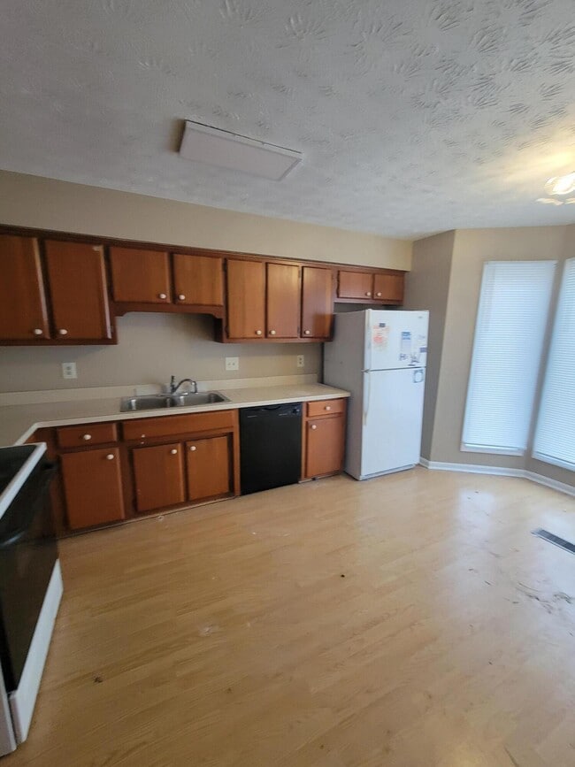 Photo - 500 Orchard Dr