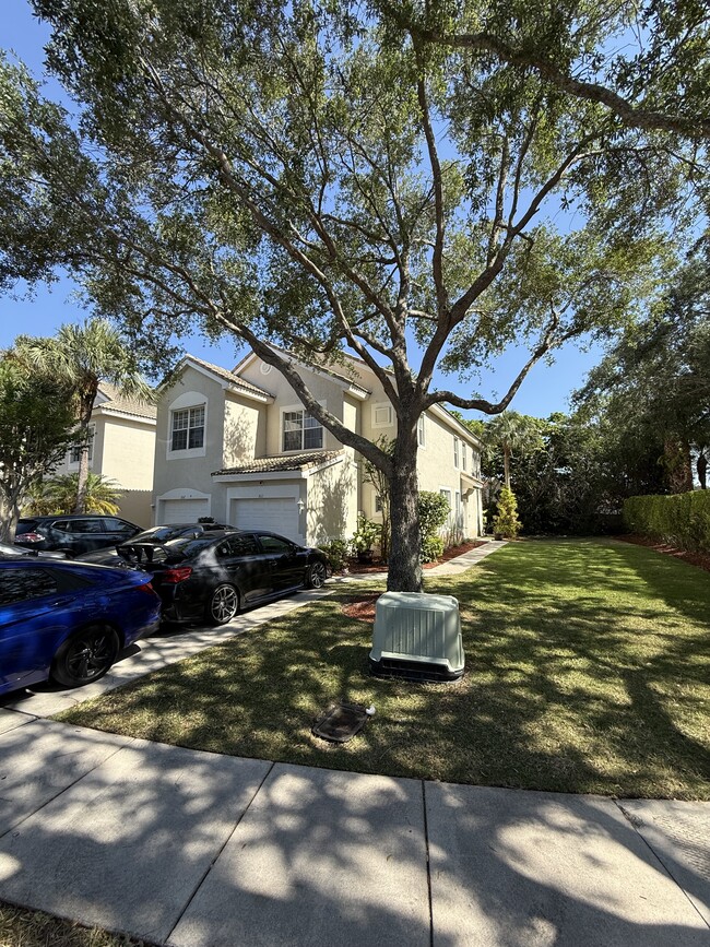 Photo - 1011 Woodfield Rd Townhome