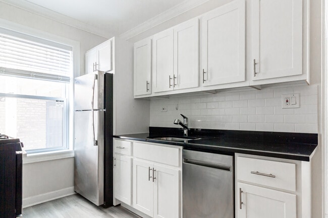 Photo - 843 W Cornelia Ave Unit 1N