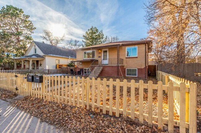 Charming Upper Unit Duplex in the Heart of Englewood!