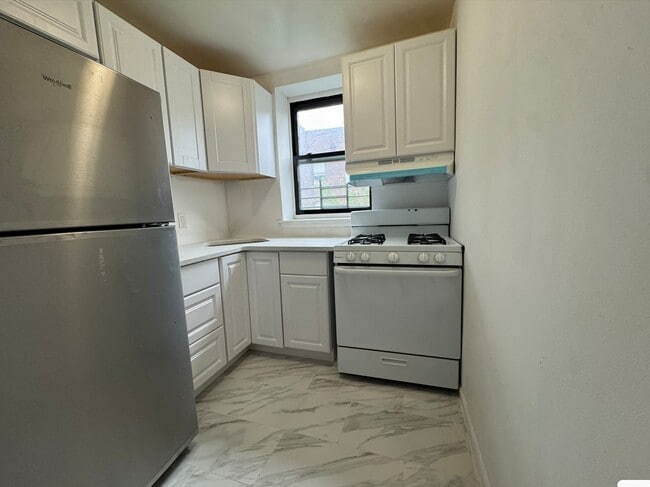 Building Photo - 134 Grant Ave Unit 4A Rental