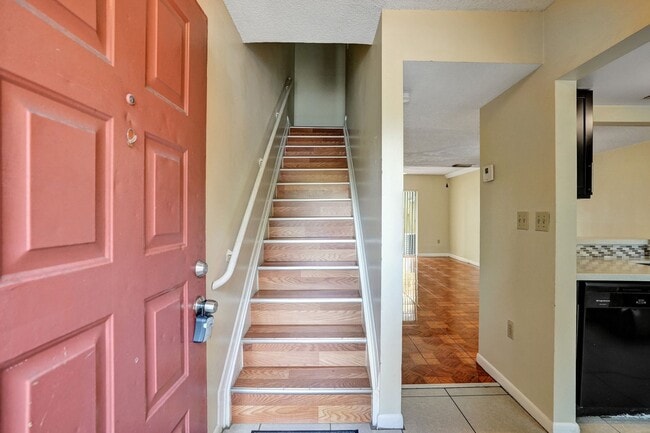 Photo - Townhouse with 2 Beds, 2.5 Baths, In-Unit ...