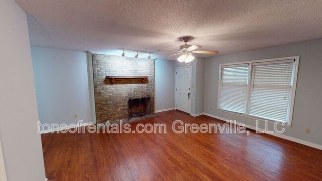 Photo - 100 Pinebrook Rd