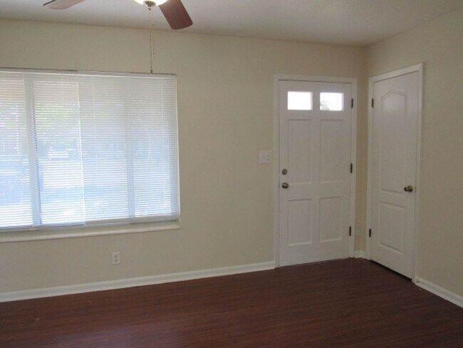 Building Photo - Lots of updates! Rental
