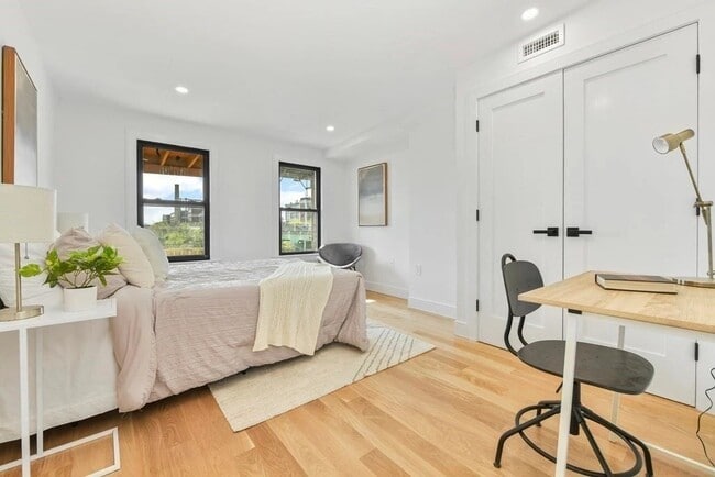 Photo - 142 Chelsea St Unit #1