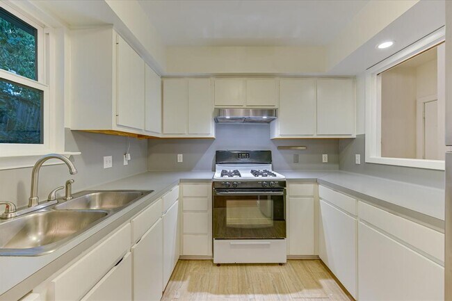 Photo - 1701 Jennie Ave