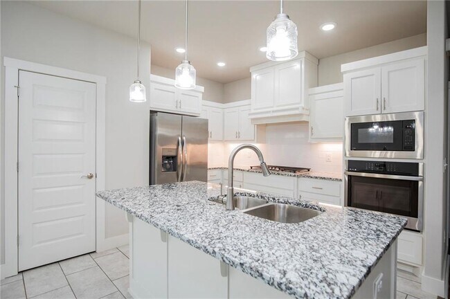 Photo - 437 Ramsey St