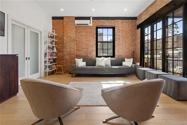 Photo - 17 N Washington St Unit 2