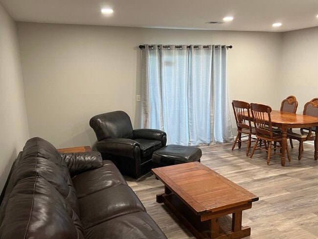 Building Photo - 220 Elm St Unit 304