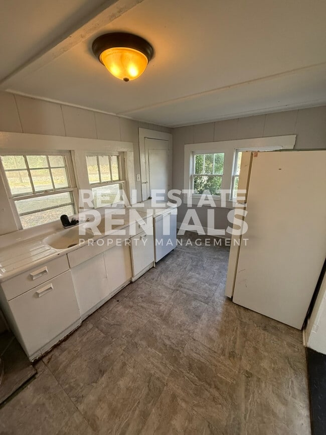 Photo - 205 4th St SW