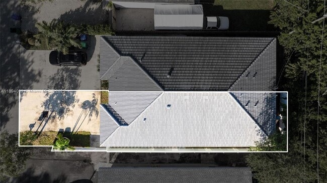 Building Photo - 6035 SW 40th Ct