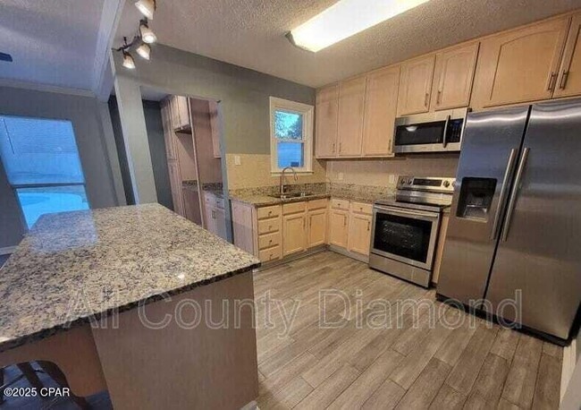 Photo - 215 Harris Ave