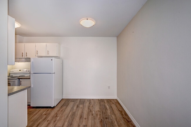 Photo - Lakeview Towers