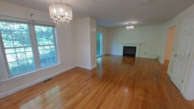 Photo - 339 Poplar St